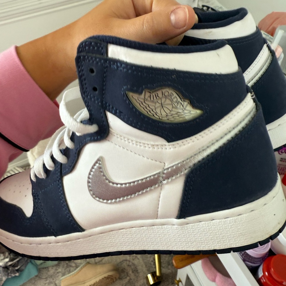 Jordan Women's Sneakers - Navy, White, and Silver